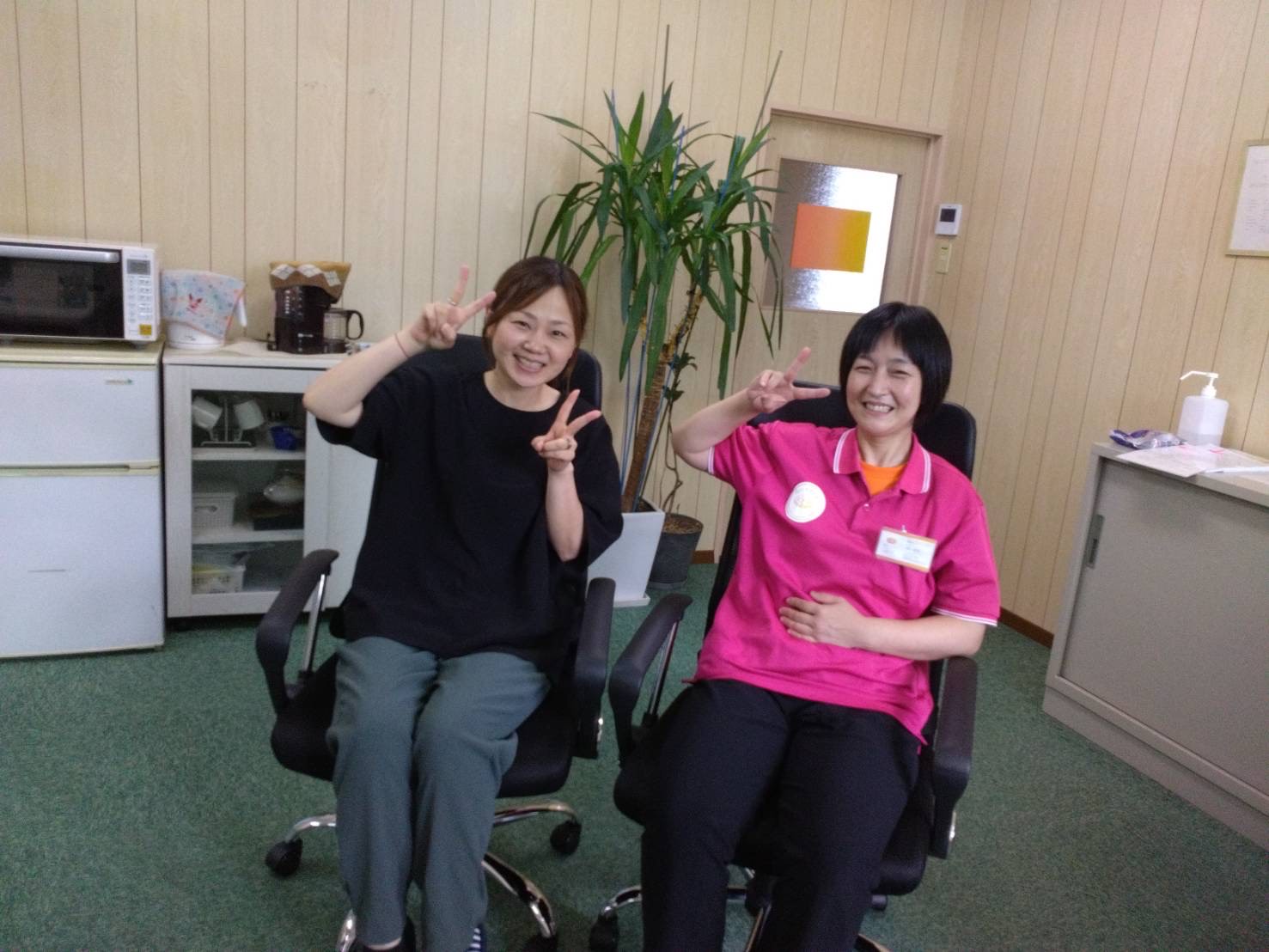 スタッフ増員につき　机と椅子を新調しましたのアイキャッチ画像