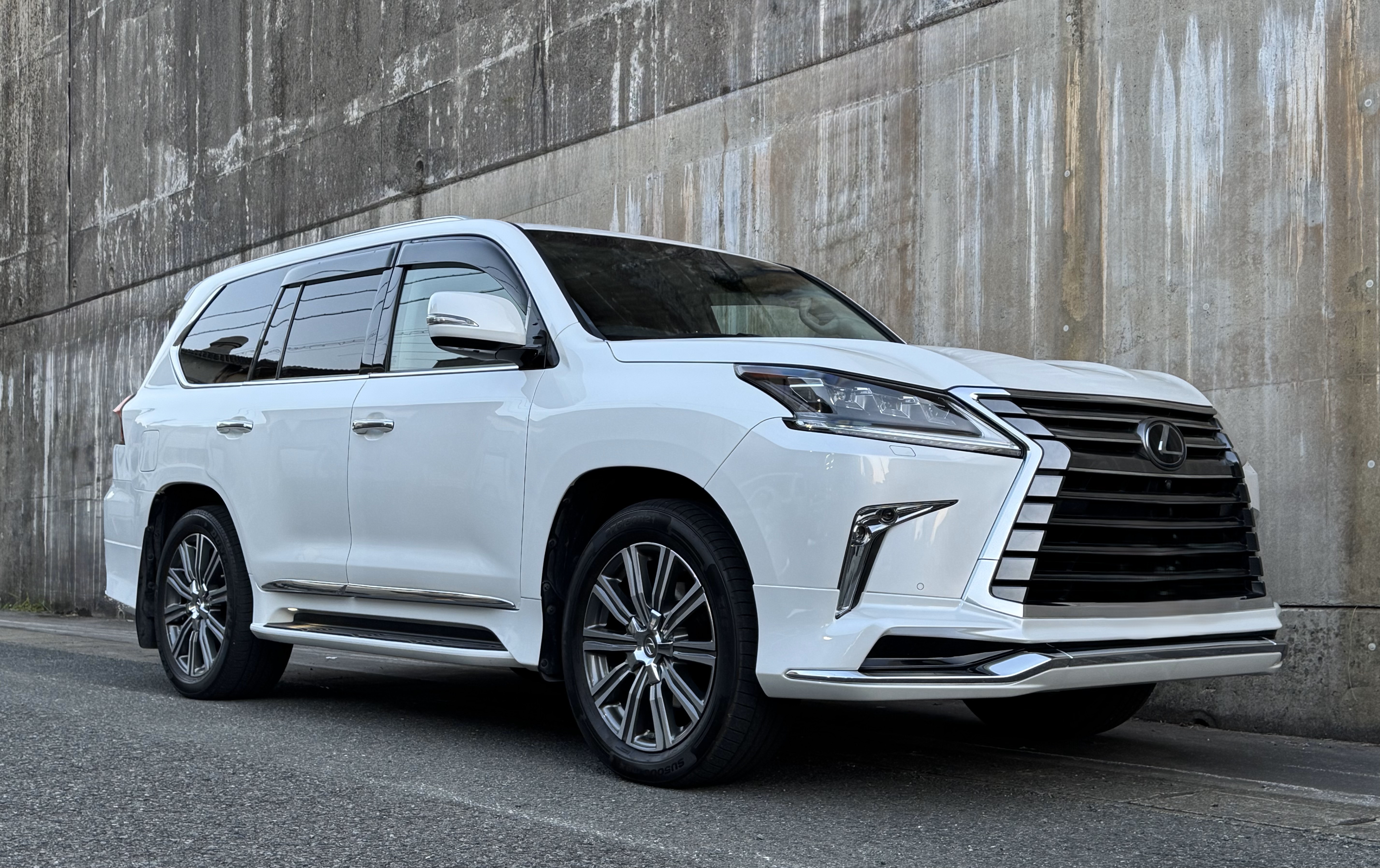 LEXUS　LX570の写真