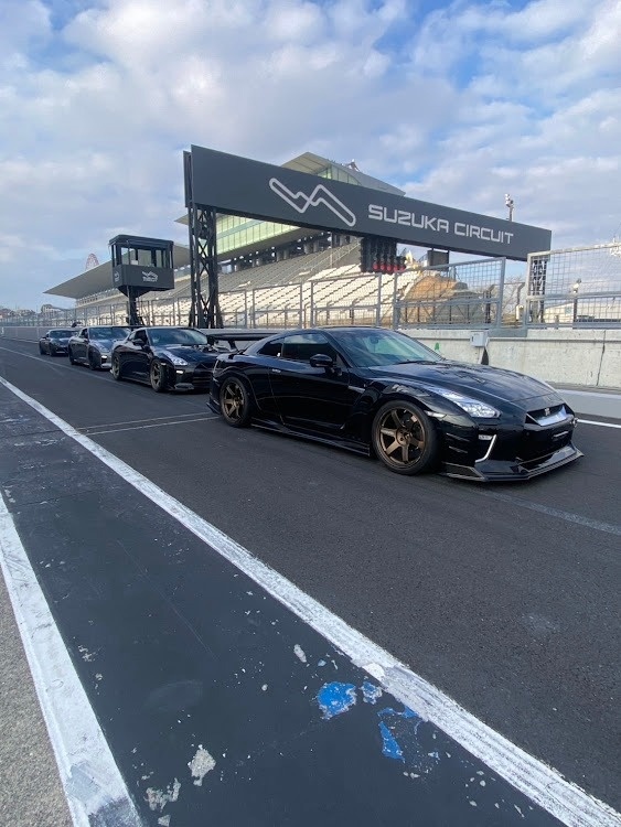 NISSAN GT-RのSMSCチャレンジクラブ・サーキットデビュー・鈴鹿サーキット・同乗走行・パン君に関するカスタム事例のアイキャッチ画像