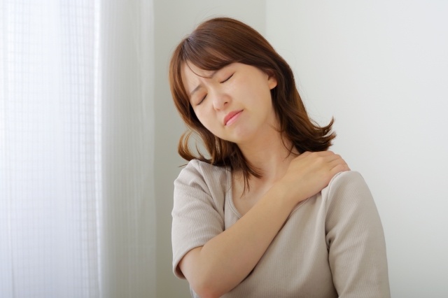 長引く肩の痛み、女性特有の原因とは? 1